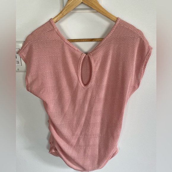 Lightweight shirt with detachable necklace - Picture 3 of 6